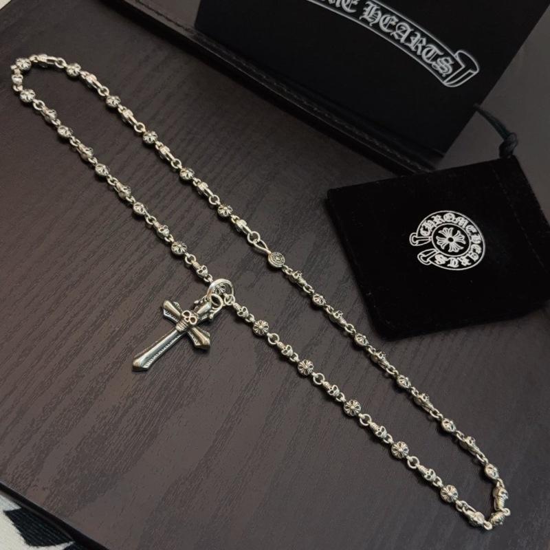 Ch*0me He**ts necklaces